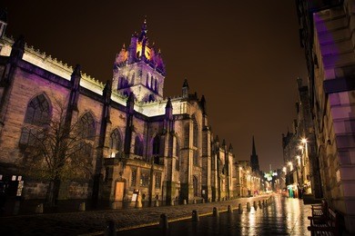 the royal mile, most famous street in edinburgh, scotland. in the night,