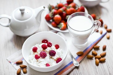 dieting cottage cheese with fresh raspberry, tea and almonds
