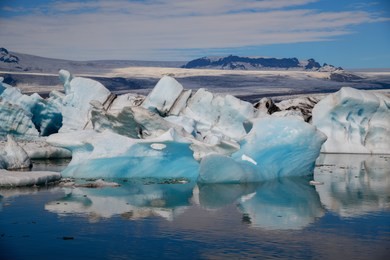 icebergs in jokulsarlon glacier lagoon. vatnajokull national park, iceland summer.