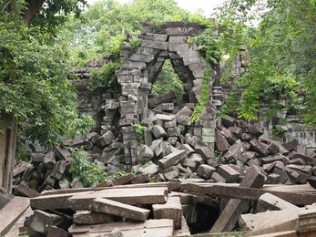 beng mealea, a temple of angkor wat style