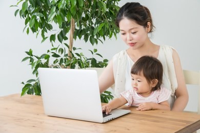 a baby and mother who play a pc
