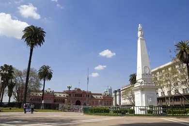 the plaza de mayo ((english: may square) is the main square in buenos aires, argentina. in the background, the casa rosada (pink house). the pyramid of may can be seen in the right.