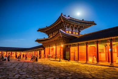 gyeongbokgung palace in night at seoul korea