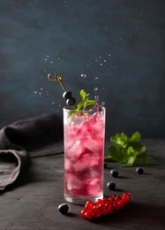 glasscurrant  berry water dark background splash
