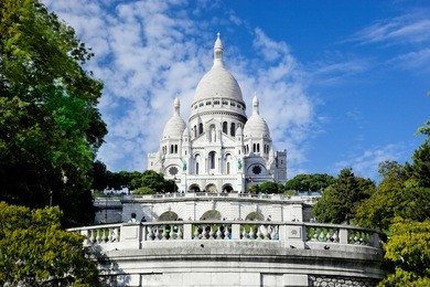 sacre-coeur basilica on montmartre, paris, france