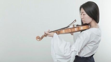 a beautiful woman who plays the violin