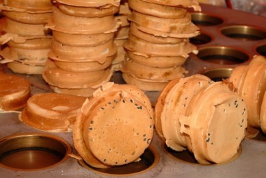 gourmet cuisine, taiwanese night market snacks, round-column wheel-shaped cakes.