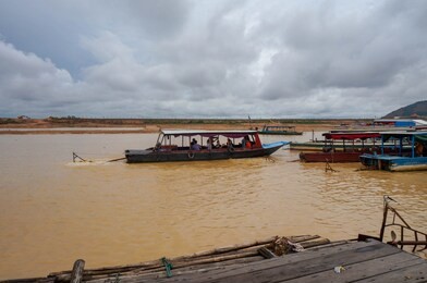 tonle sap lake cambodia and floating villages