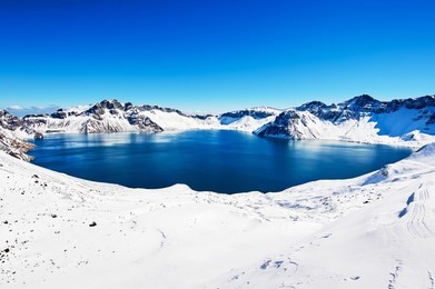 heaudio-videoen pool panorama of changbai mountain of china.