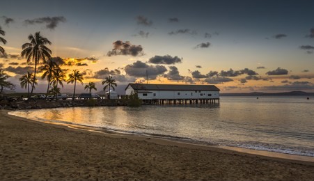 dramatic sunset tropical port douglas beach reflections cloudy calm summer coral sea coast queensland