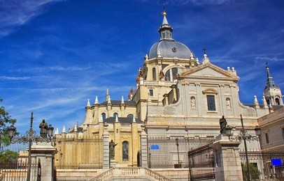 catedral de la almudena - cathedral church in madrid
