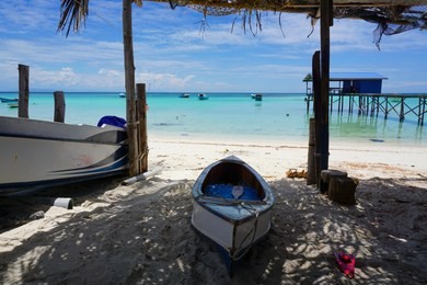 the mantanani islands form a small group of three islands off the north-west coast of the state of sabah, malaysia, opposite the town of kota belud, in northern borneo. the largest island is mantanani