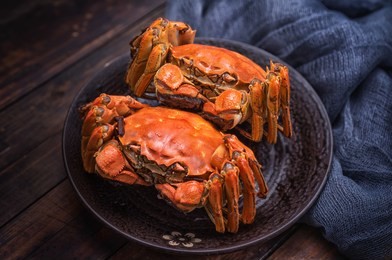two cooked hairy crabs on the table.