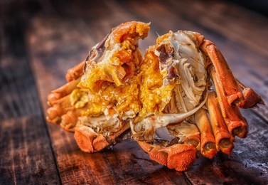 the hairy crab stripped its shell and showed its rich crab cream.
