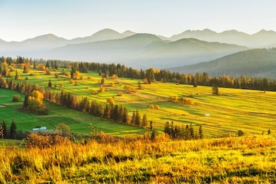 the high tatras mountains (vysoke tatry, tatry wysokie, magas-tatra), are a mountain range along the border of slovakia in the presov region, and southern poland in the lesser poland voivodeship.