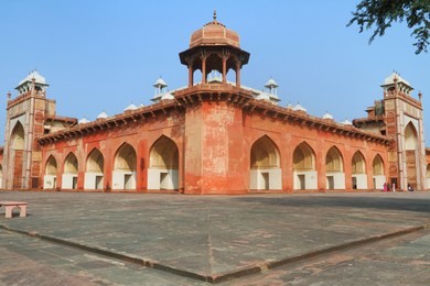 the tomb of mughal emperor akbar the great.