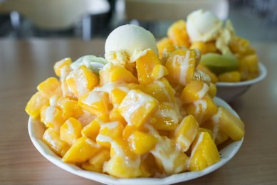 shaved ice with mango