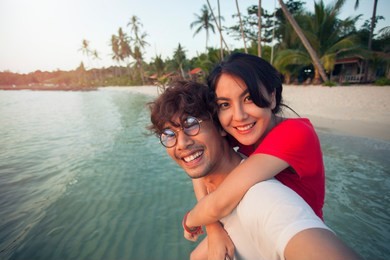 couple traveler asian selfie on the beach.