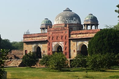 humayun's tomb in new delhi, india