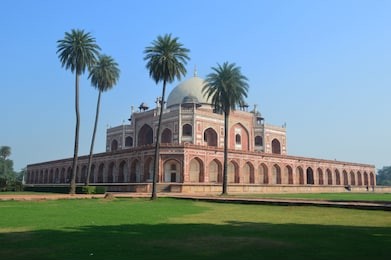 humayun's tomb in new delhi, india