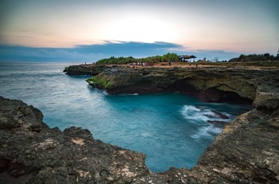 nusa lembongan cliffs in bali