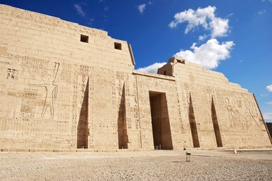 temple of medinat habu in luxor