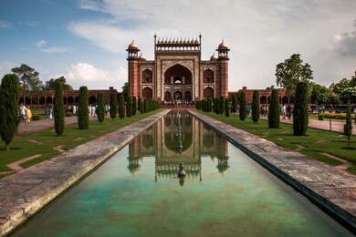 tomb of akbar the great
