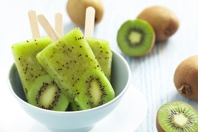 kiwi ice cream popsicle with lime