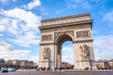 arc de triomphe against nice blue sky