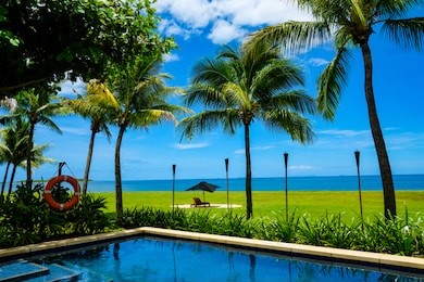 palm trees on a iconic hotel in fiji islands