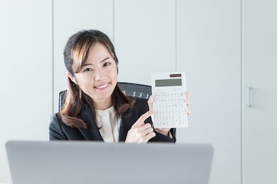 young businesswoman showing a calculator.