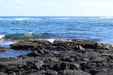 
punaluu black sand beach