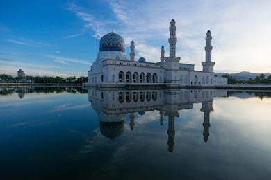 the most beautiful mosque in sabah is especially when it come sunrise and sunset.the mosque is built on the beach and is famous for its floating mosque in the kota kinabalu city.
