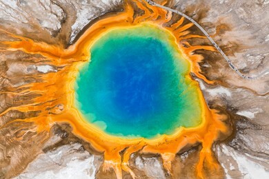grand prismatic spring, midway geyser basin, yellowstone national park, wyoming, usa