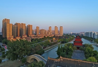 city scenery along the li canal in huai'an city, jiangsu province, china