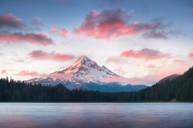 mount hood reflecting in lost lake at sunrise, in mount hood national forest, oregon