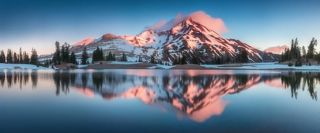 summer sunrise south sister mountains in central oregon near bend are reflected in green lakes.
mountains in the cascade range of oregon, usa beautiful landscape background