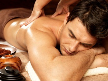 masseur doing back massage on man body in the spa salon. beauty treatment concept.