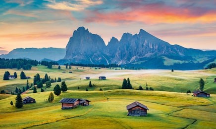 unbelievable morning scene of compaccio village, seiser alm or alpe di siusi location, bolzano province, south tyrol, italy, europe. gorgeous summer sunrise of dolomiti alps. 