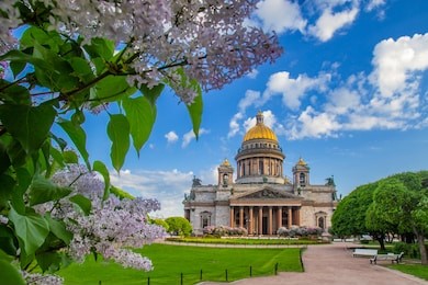 st. petersburg. st. isaac's square. summer in st. petersburg. russia. petersburg in the spring. saint isaac's cathedral. siren blooms. sunny day. sights of russia.