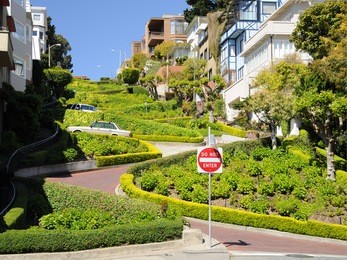 lombard street in san francisco, california us