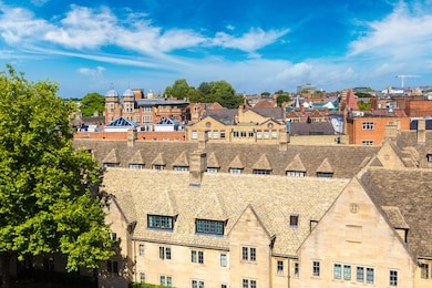 panoramic aerial view of oxford in a beautiful summer day, england, united kingdom