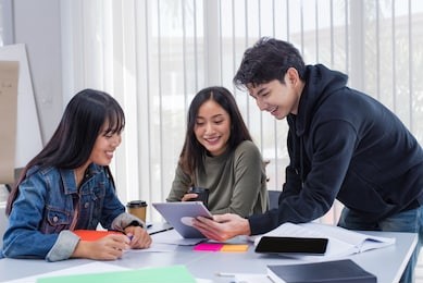 young asian girls work together.young asian college students group or coworkers using laptop computer together at cafe or university. casual business, freelance work, coffee break meeting, e-learning 