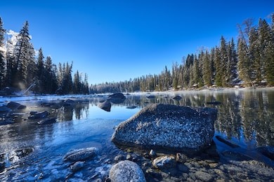 winter north xinjiang's kanas lake & hemu village in the winter，sonw and ice world