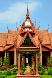 the national museum of cambodia (sala rachana) in phnom penh is cambodia's largest museum of cultural history and is the country's leading historical and archaeological museum. 