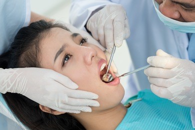 dentist finding a painful tooth during the examination