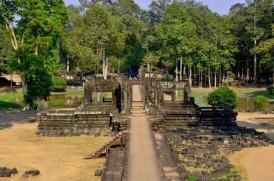 the terrace of the leper king (or leper king terrace, preah learn sdech kunlung is located in the northwest corner of the royal square of angkor thom, cambodia. 