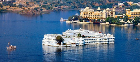 lake pichola and taj lake palace , udaipur, rajasthan, india, asia. panorama.