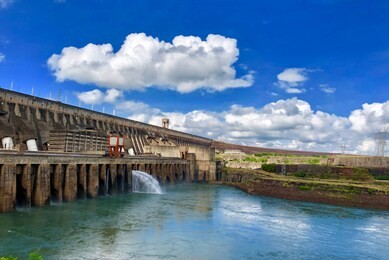 itaipú hydroelectric power station in foz do iguaçu, paraná, brazil. capacity 12. 600 megawatts.