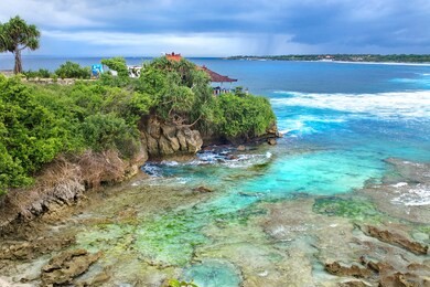 secrect beach - lembongan island, bali, indonesia in a cloudy day